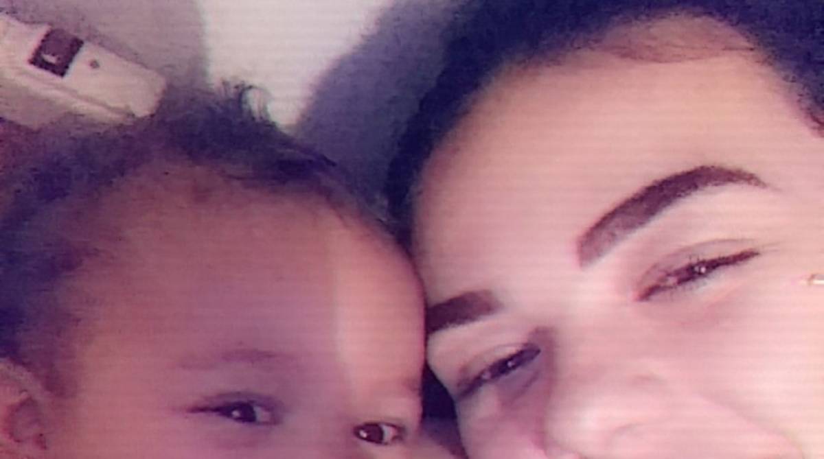 Deziree Menagh e a filha Fayth que foi atingida por uma bala na cabe&ccedil;a por um homem que havia sido rejeitado - Reprodução/ Facebook