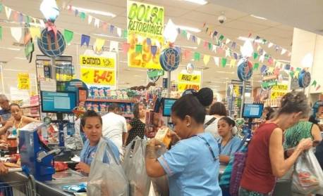 Órgão especial do Tribunal de Justiça suspende lei que impede a cobrança das sacolas plásticas em São Gonçalo