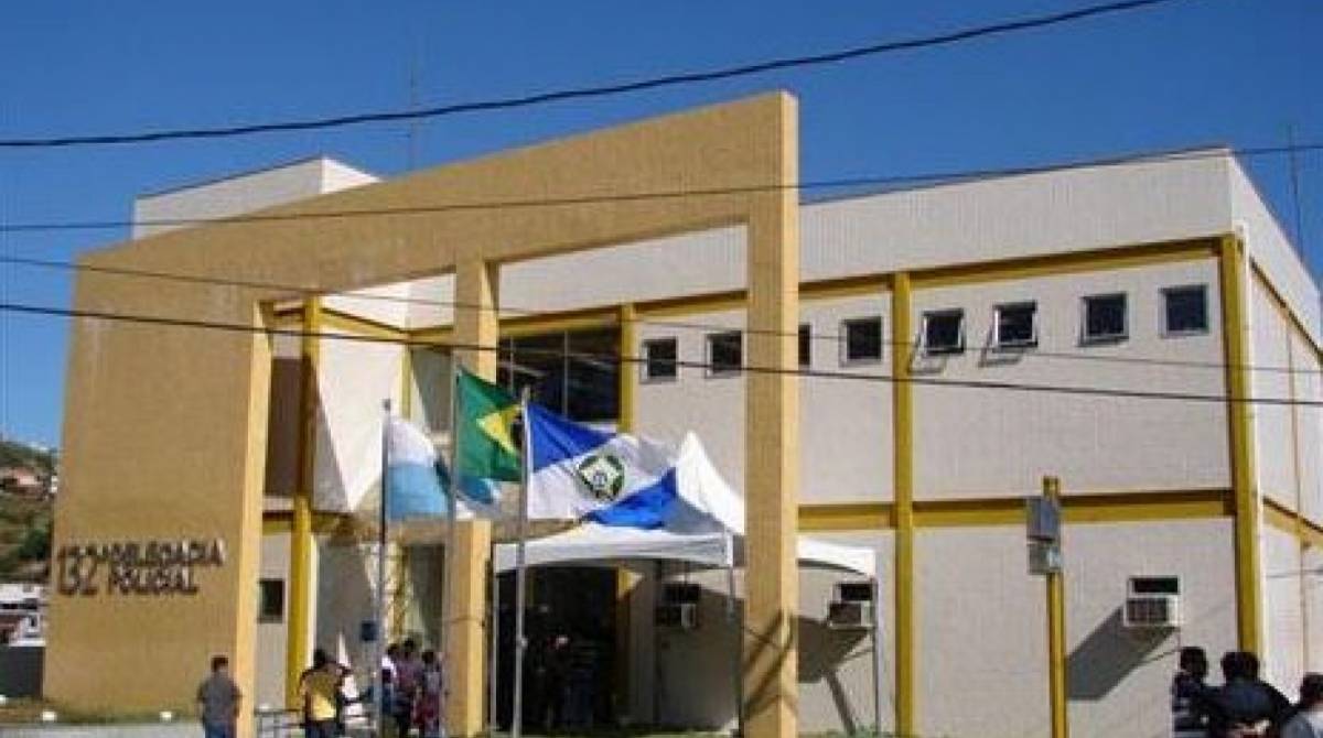 Delegacia de Arraial do Cabo (foto) faz operação 'Coca Zero' no Morro da Coca-Cola - Divulgação