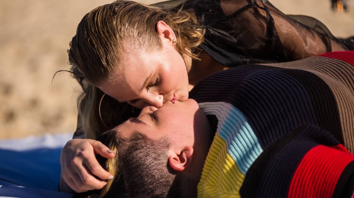 Ana Vilela beija atriz em clipe - PATRICK GOMES