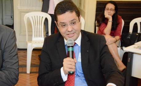 Caça a recursos federais para o estado sob nova direção