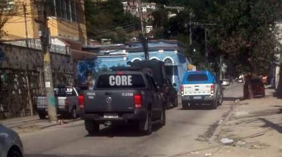 O esquadrão antibomba foi chamado para a detonação das granadas