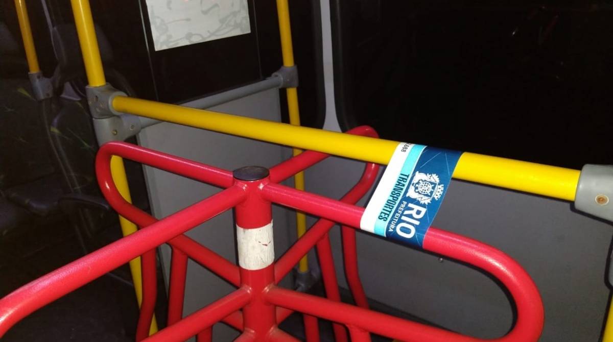 Fiscais flagraram carros que estavam sem vistoria
 - SMTR/Prefeitura do Rio