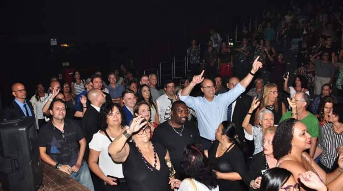 Elymar Santos faz show no Imperator com convidados ilustres