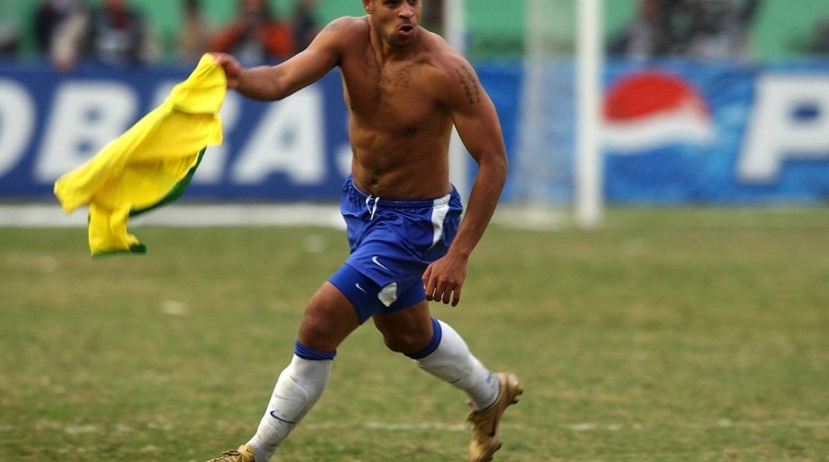 Adriano marca no fim contra a Argentina  - Divulgação