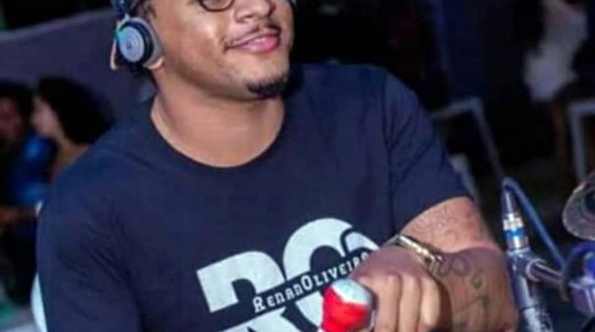 Jorge Vitor tocava surdo na bateria da escola de samba