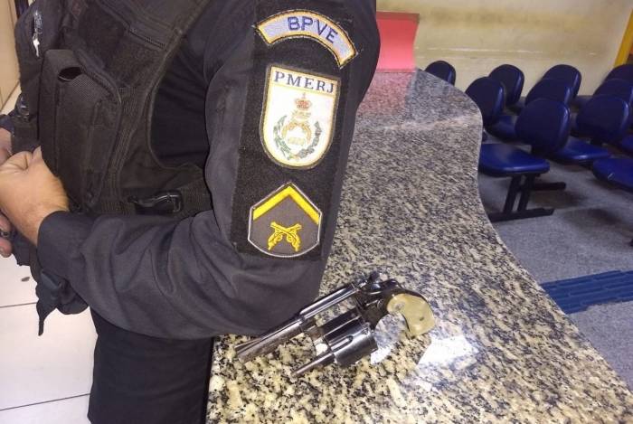 PMs apreenderam com suspeito um revÃ³lver calibre .38