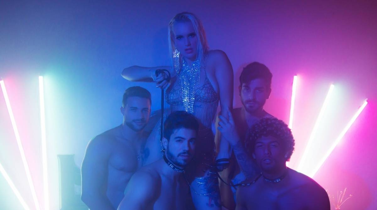 Francine lança clipe com festa em motel - Divulgação