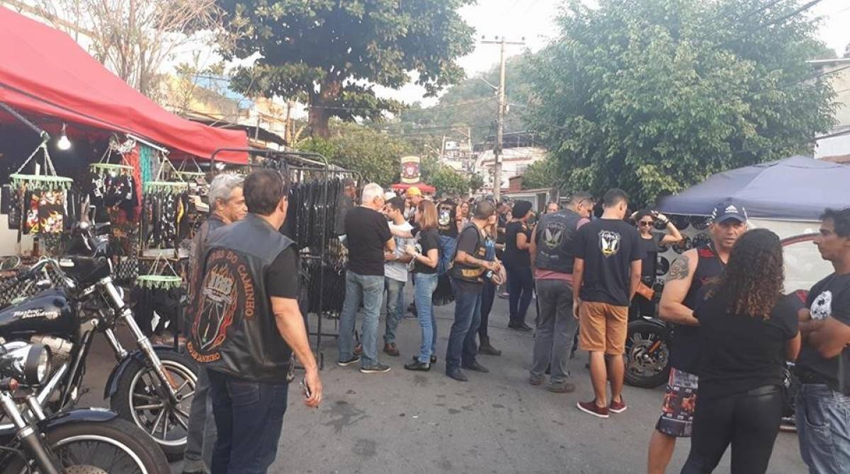 A festa Coringa é em local aberto e tem expositores e apresentação de bandas de rock - Martha Imenes/O Dia