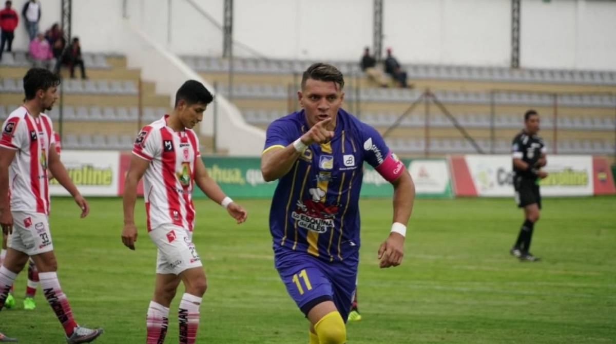 Carlos Garcés atua pelo Delfin-EQU