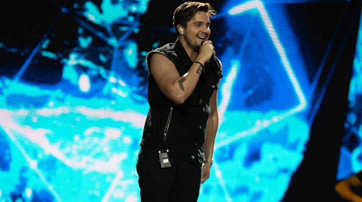 Anitta e Luan Santana se apresentam no Villa Mix