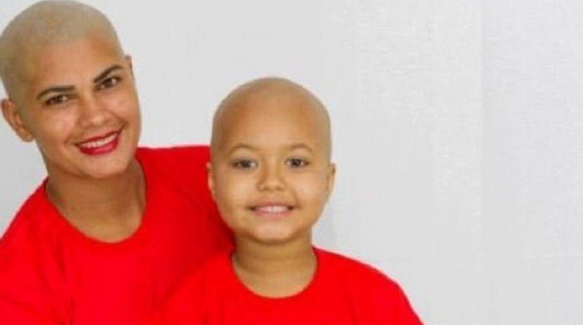 Marileide raspou os cabelos em apoio à filha Maylla, que passa por tratamento de câncer - Reprodução / Instagram