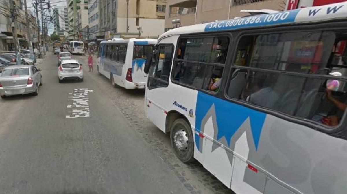 Ponto de ônibus na Estrada Raul Veiga, em São Gonçalo - Reprodução/ Google Street View