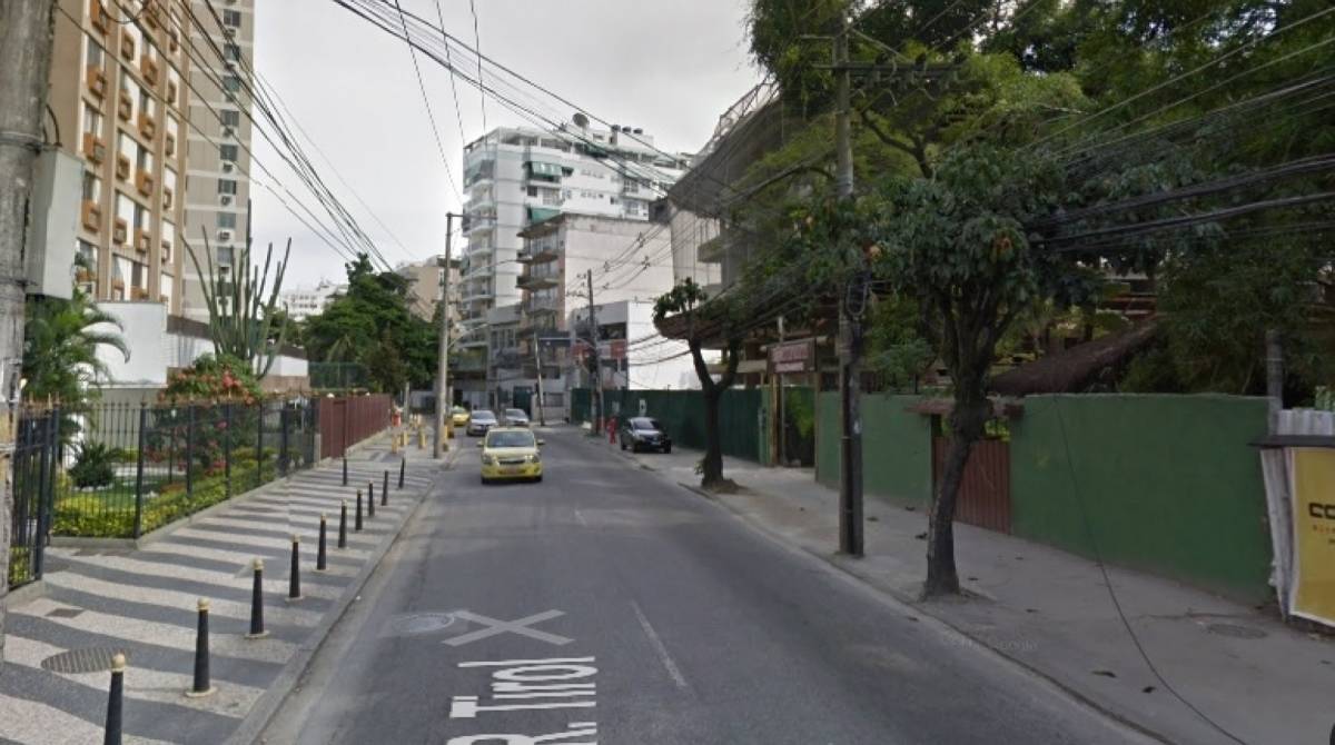 Idosa &eacute; encontrada morte na Rua Tirol, em Jacarepagu&aacute; - Google Maps