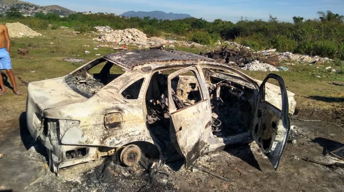 Carro do taxista desaparecido foi encontrado perto da Favela da Guaxa, em Caxias