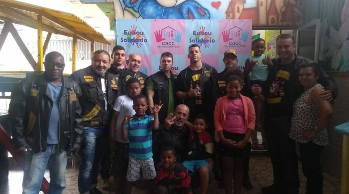 Suprimentos foram entregues no Lar São Vicente de Paulo, que abriga crianças em tratamento contra o câncer, e seus responsáveis