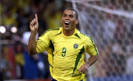 Dia 18 ou 22? Entenda por que Ronaldo comemora 'dois aniversários'