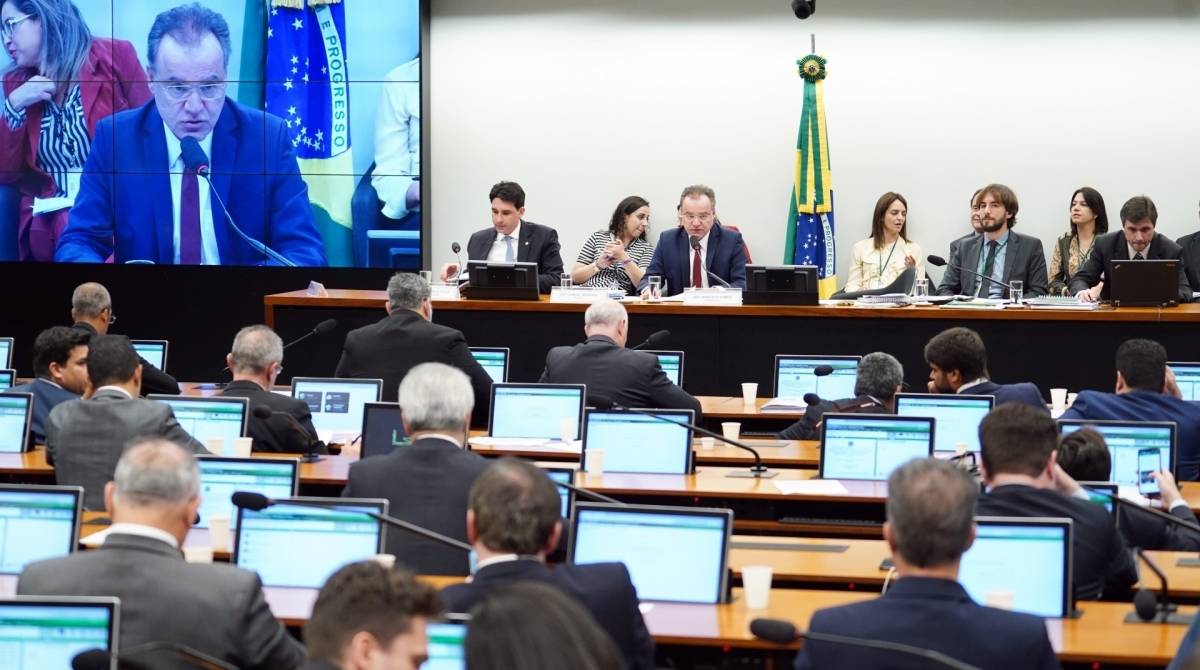 Relator da Reforma da Previdência, Samuel Moreira (PSDB-RJ) lê complementação de voto nesta terça-feira - Pablo Valadares/Câmara dos Deputados