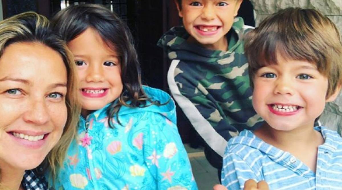 Luana Piovani com os filhos Dom, 7 anos, Liz e Bem, ambos com 3 anos