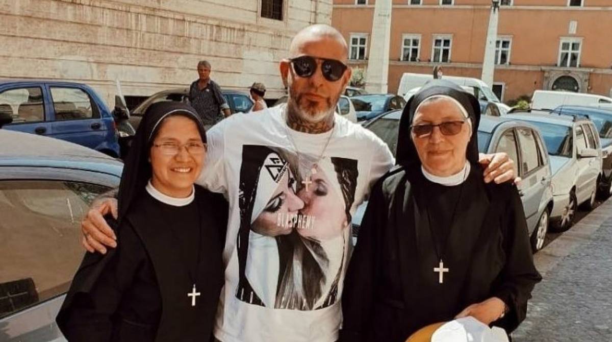 Henrique Foga&ccedil;a causou pol&ecirc;mica ao postar foto com freiras