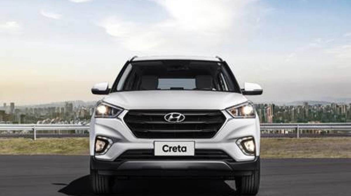 Grade dianteira agora incorpora linhas dos faróis que também tem novo conjunto óptico