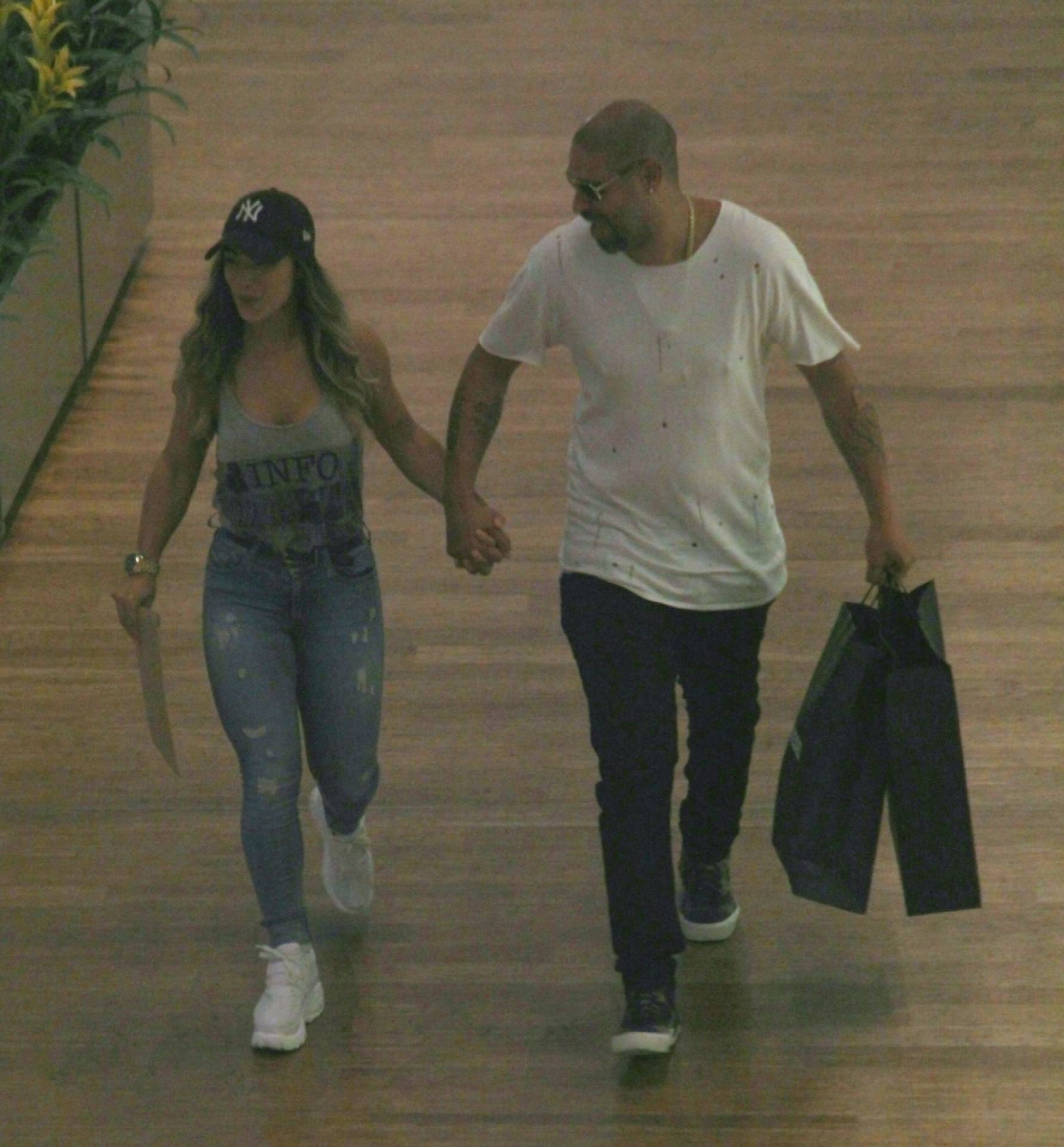 Adriano Imperador e a nova namorada Hanna Alvarez