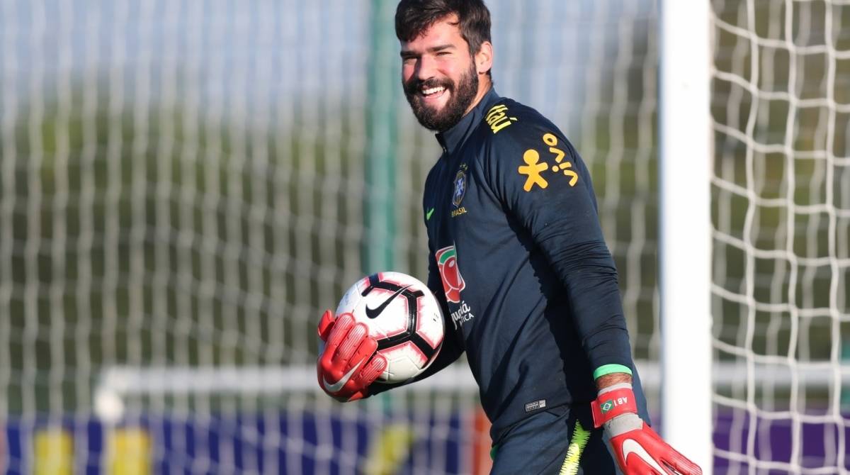 Além da seleção brasileira, Alisson é protagonista no Liverpool