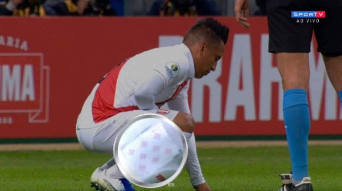 Copa América: Por que Cueva jogou com uma carta dentro da meia em