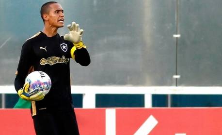 Botafogo avalia a contratação de goleiro revelado pelo clube