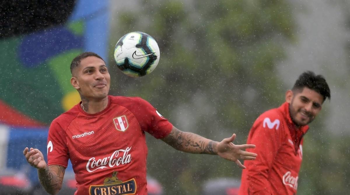 Guerrero e Zambrano durante treino no CT do Fluminense - AFP