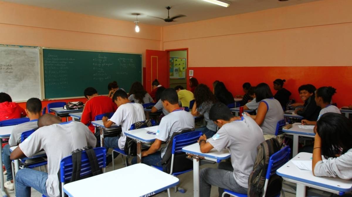 Alunos e professores ter&atilde;o acesso gratuito ao material de estudos - Divulga&ccedil;&atilde;o