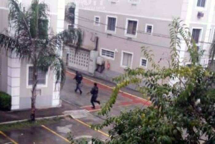 Bandidos fugiram pelo condomÃnio Residencial Recreio do Pontal