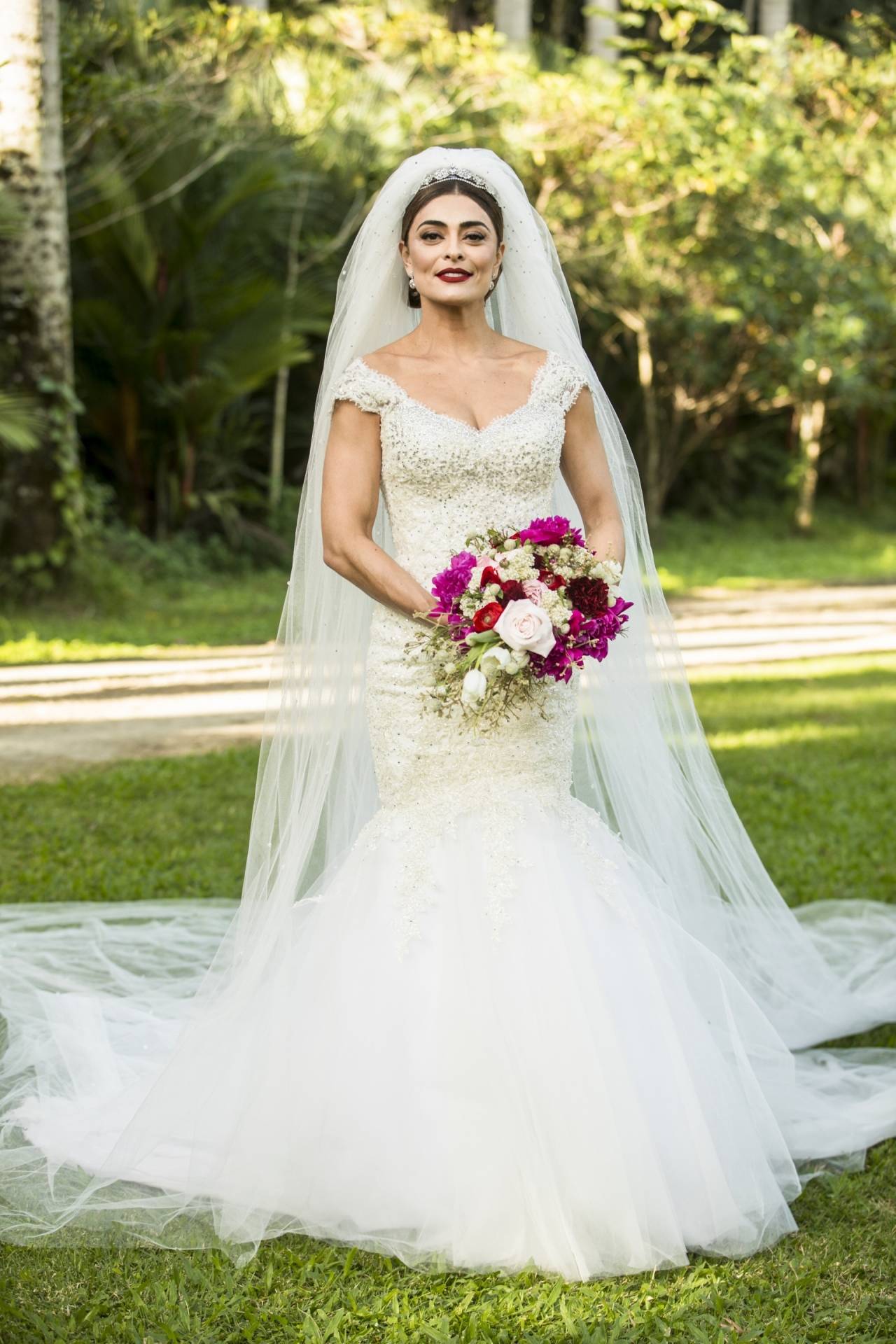 Maria (Juliana Paes) e Régis (Reynaldo Gianecchini) se casam