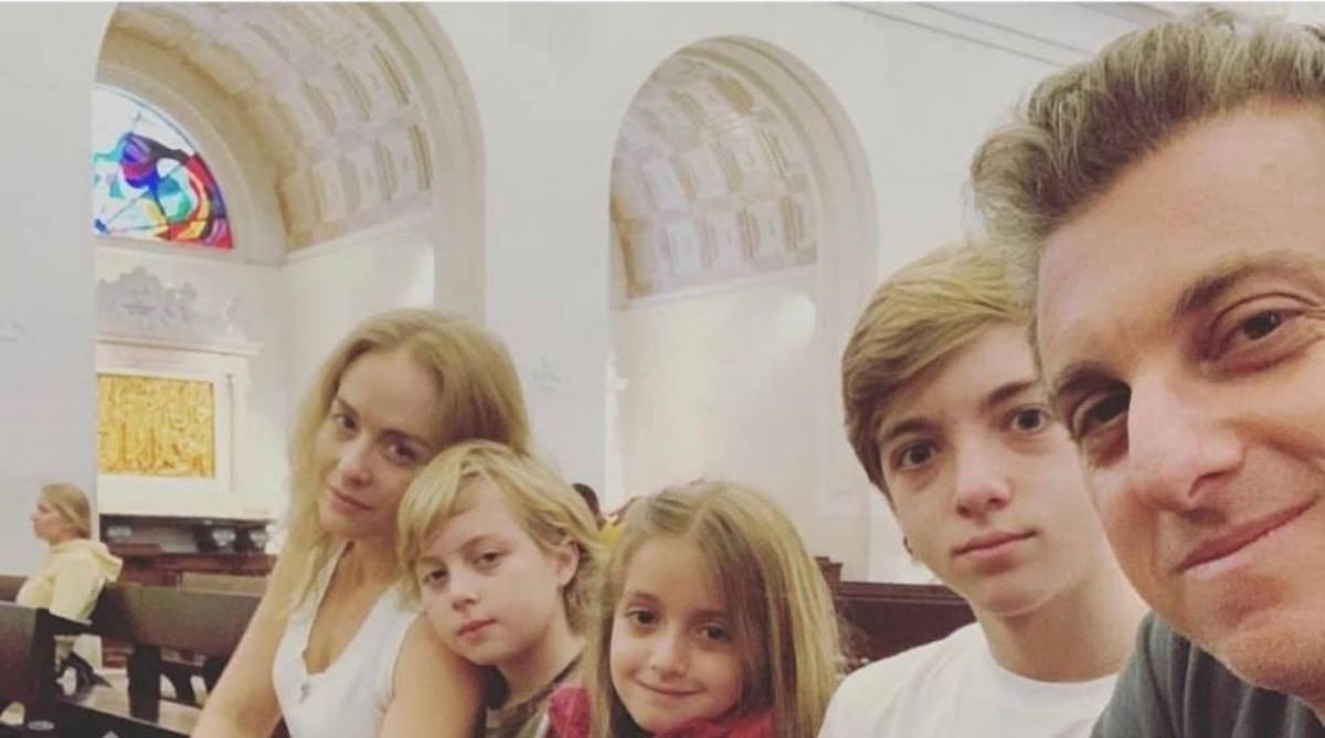 Luciano Huck e fam&iacute;lia - Reprodu&ccedil;&atilde;o de Internet