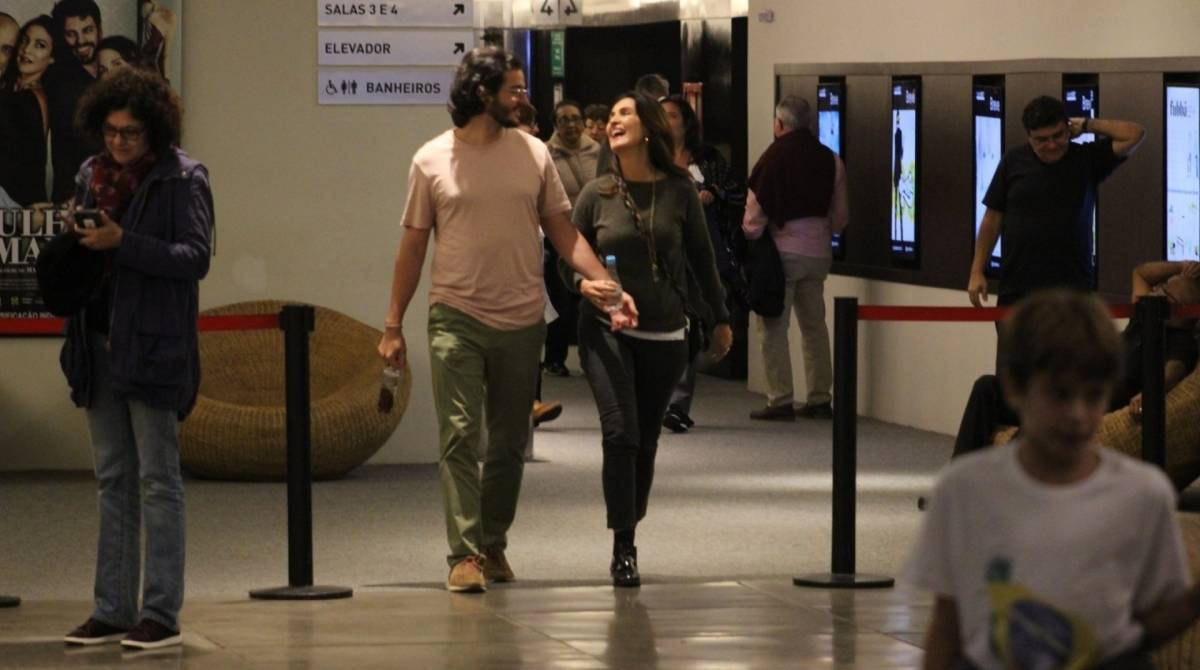 T&uacute;lio Gadelha e F&aacute;tima Bernardes curtem passeio em shopping da Zona Sul do Rio - Picasa