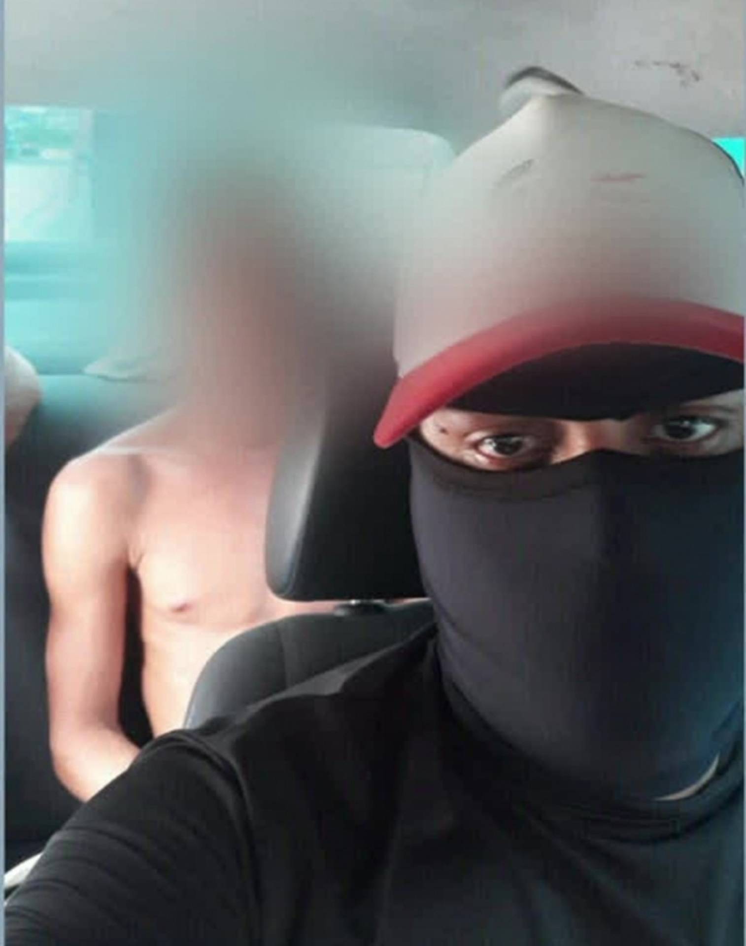 Milicianos tiravam fotos de vítimas antes de serem executadas