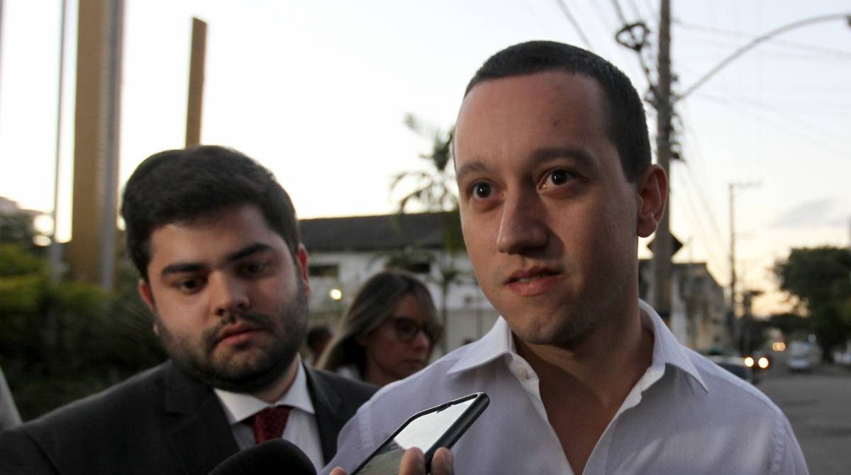 Respons&aacute;vel por alugar maquin&aacute;rio, Rafael Maia Martins deixa 25&ordf; DP (Engenho Novo) ap&oacute;s prestar depoimento por quase quatro horas - Luciano Belford/Ag&ecirc;ncia O Dia