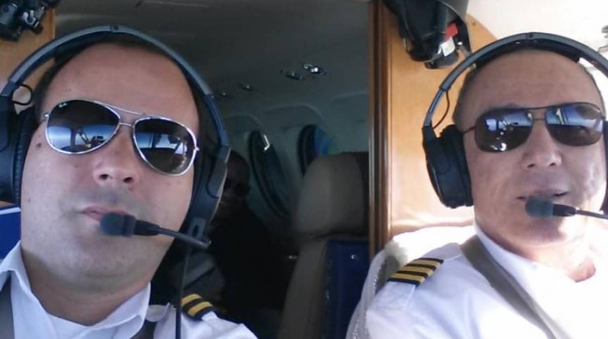 Pasquotti (a esquerda) assumiu o comando da aeronave depois que o piloto Benedito Fernando (a direita) ficou inconsciente - Reprodução/ Facebook