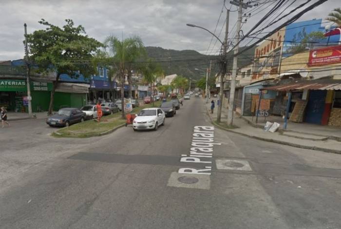Disparos aconteceram na noite de domingo, na Rua Piraquara, em Realengo