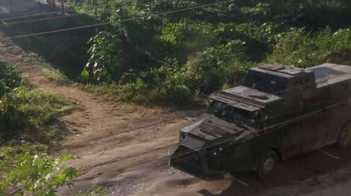 Blindado dá apoio à operação