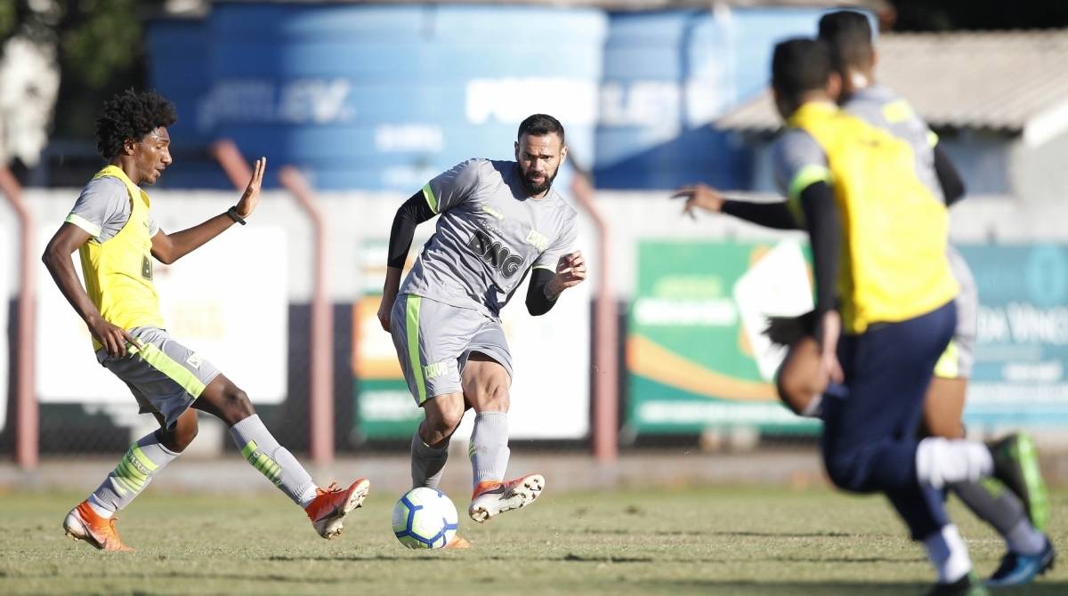 Castan destacou a import&acirc;ncia de vencer o cl&aacute;ssico para se afastar do Z-4 - Rafael Ribeiro / Vasco