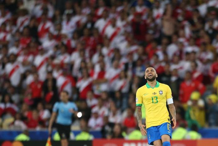 2019-07-07 - Brasil x Peru - Final da Copa America no Estadio Maracan&atilde;, Rio de Janeiro. Na foto o jogador Daniel Alves. Foto: Daniel Castelo Branco / Ag&ecirc;ncia O Dia - Deniel, Alves, sele&ccedil;&atilde;o, brasileira, copa, america, maracana, final, campeao - Daniel Castelo Branco / Ag&ecirc;ncia O Dia