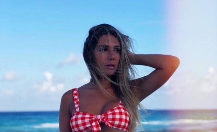 Carol Portaluppi na praia, antes da pandemia do coronav&iacute;rus - Reprodu&ccedil;&atilde;o Internet