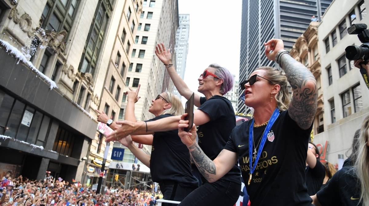 Megan Rapinoe (C) and members of the World Cup-winning US women's soccer team take part in a ticker tape parade for the women's World Cup champions on July 10, 2019 in New York. - Amid chants of 
