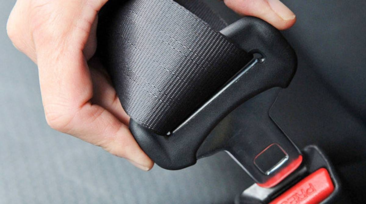 O cinto de seguranças é um dos itens de segurança mais importantes em um carro, por isso é importante que o motorista oriente todos no carro a usá-lo