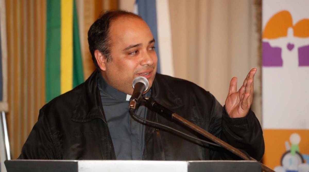 Rio, 10/07/2019, Prefeitura anuncia apoio ao projeto social Rodando com Tampinhas, na foto Padre Omar, Foto Gilvan de Souza / Agencia O Dia