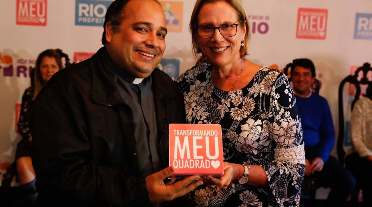 Rio, 10/07/2019, Prefeitura anuncia apoio ao projeto social Rodando com Tampinhas, na foto Sylvia Ines e Padre Omar, Foto Gilvan de Souza / Agencia O Dia