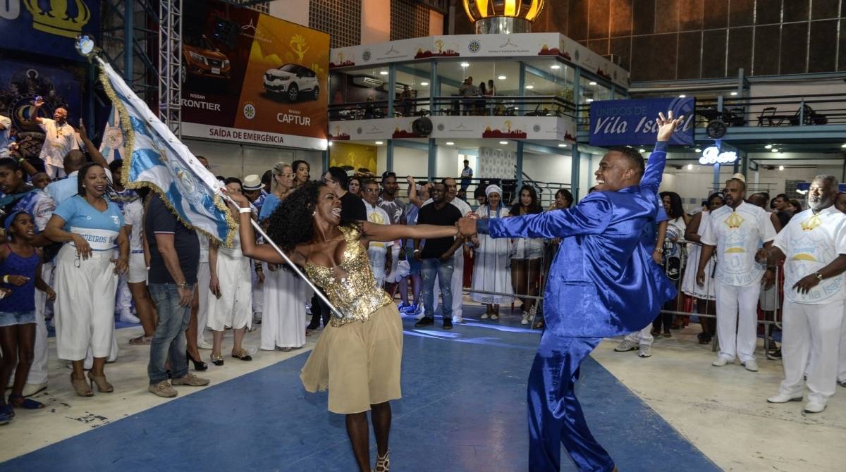 Casal de mestre-sala e porta-bandeira da Vila Isabel - carnaval 2020
