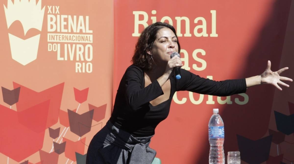 Rio,11/07/2019 -PENHA- Bienal nas Escolas - Escola Municipal Bernardo de Vasconcellos. Bienal do Livro, com a visita da escritora Thalita Rebouças, ela falou com estudantes sobre, sua carreira e temas dos seus livros . Na foto, Thalita Rebouças.Foto: Cléber Mendes/Agência O Dia -  Cléber Mendes/Agência O Dia
