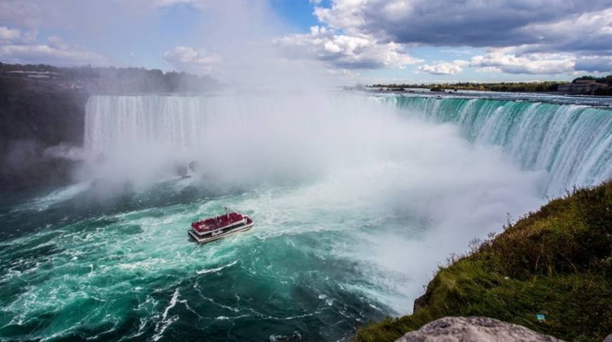 Cataratas do Niágara ficam na divisa entre os Estados Unidos e o Canadá
